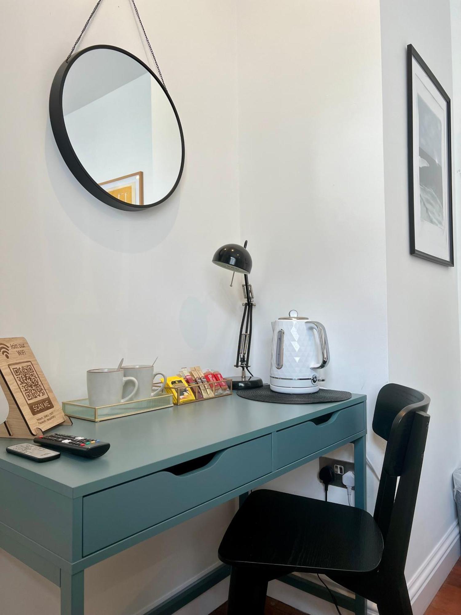 Private Double Room With Ensuite, No Breakfast, Truro City Centre Exterior foto